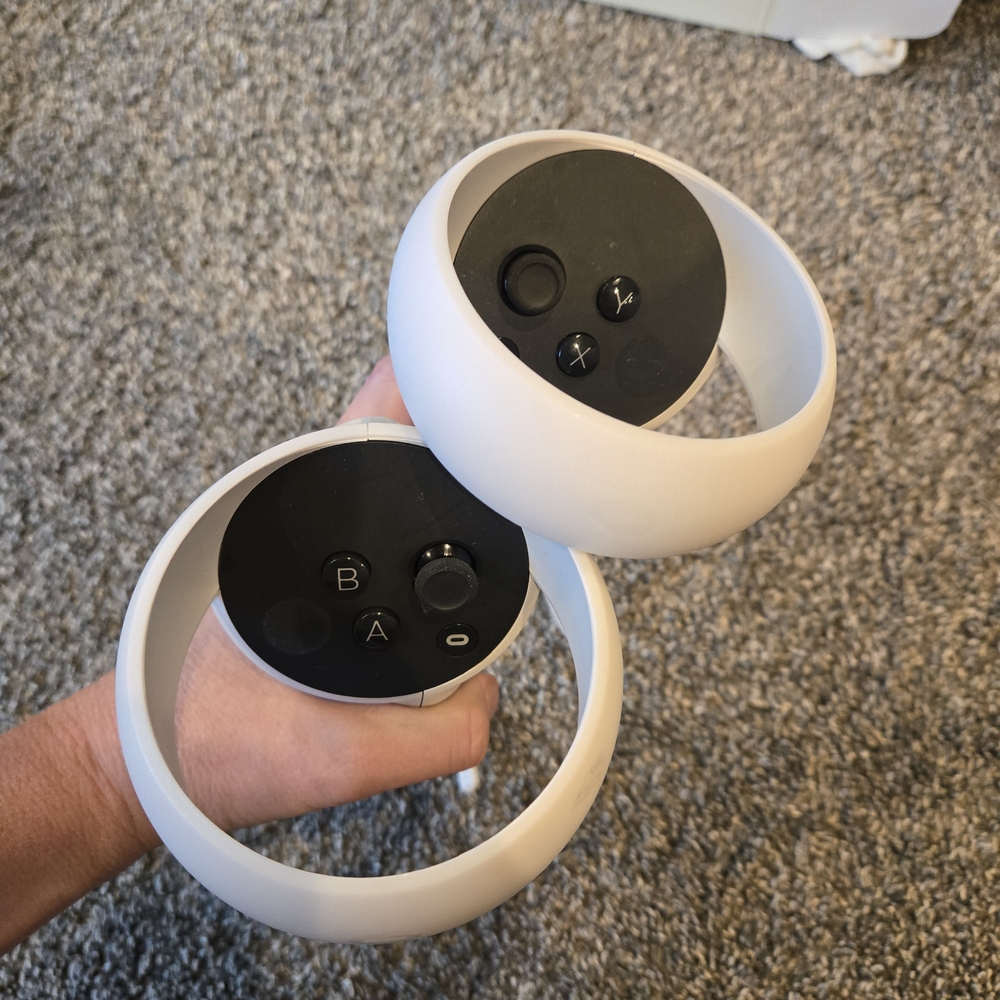 Oculus Quest 2 Meta 64GB Standalone VR Headset with Controllers - Picture 8 of 9